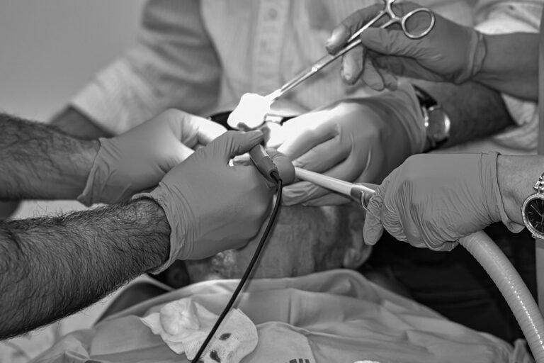 How can dentists use social media to improve patient communication