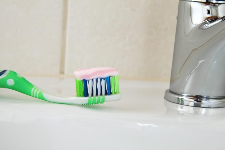 How do dentists use lighting to assess tooth shade