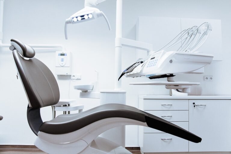 How does smoking affect oral hygiene?
