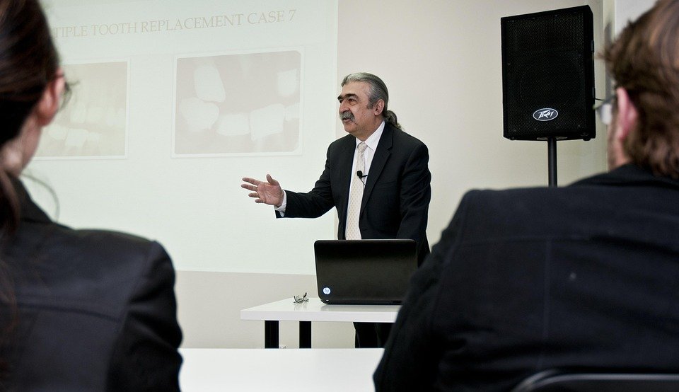 Can virtual simulations provide personalized feedback to dental students?