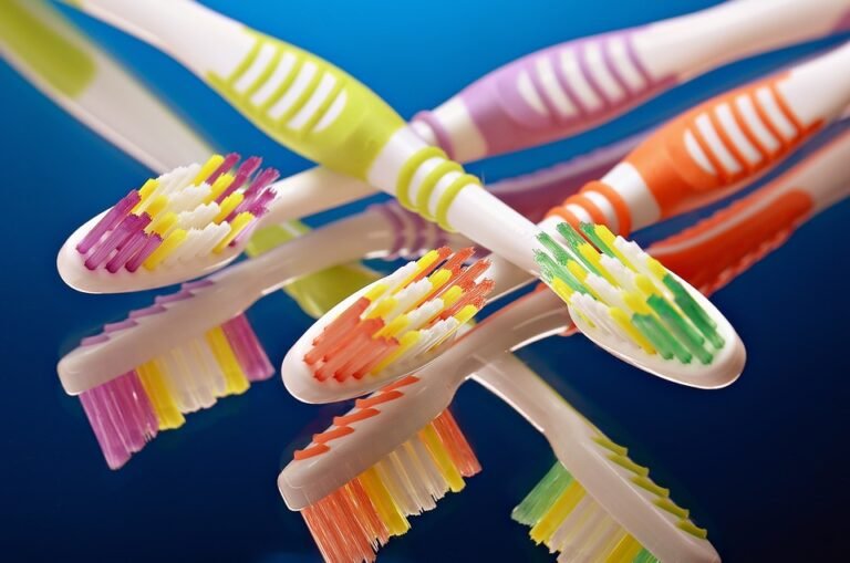 What are the technical requirements for accessing online dental courses