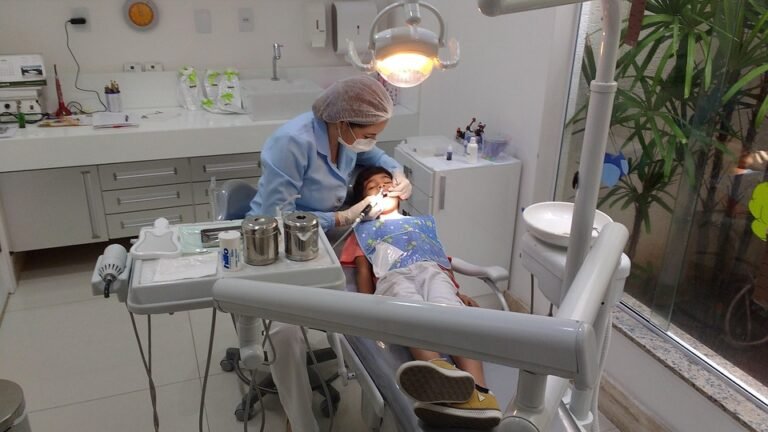What are the career benefits of taking online dental courses