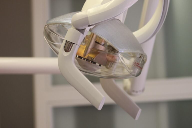 What are the challenges of online dental education?