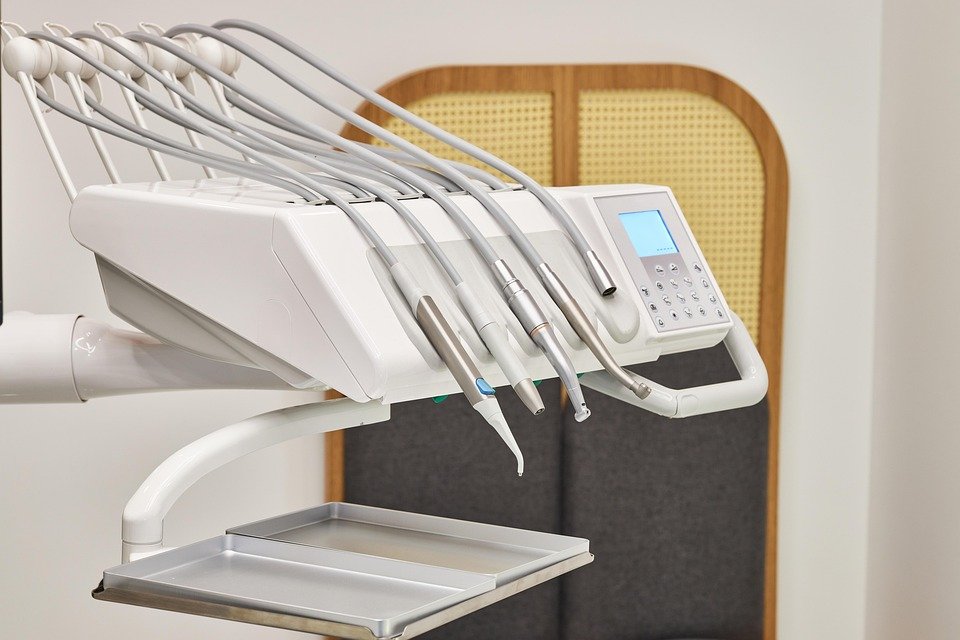 Does the color temperature of light matter for teeth