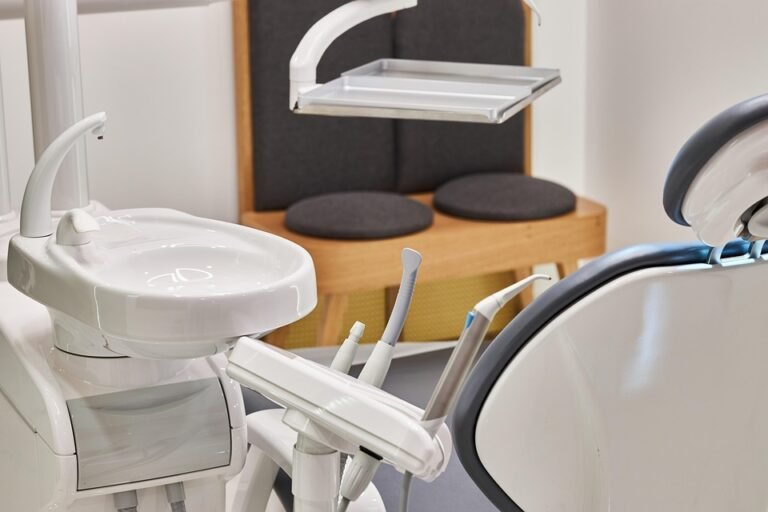 Whitening toothpaste damages enamel