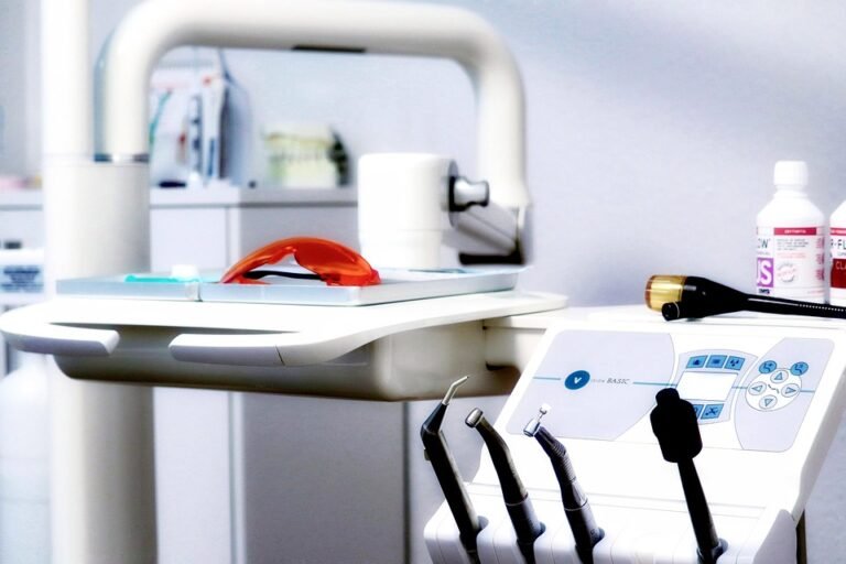 How do virtual simulations improve dental students’ skills and confidence?