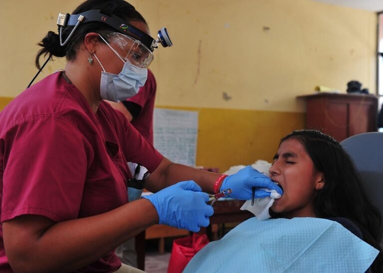 How does dental photography help in forensic dentistry?