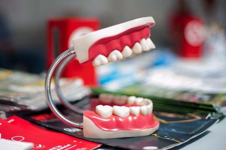 What is the role of technology in current cosmetic dentistry trends