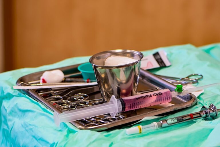 Are there live interactive sessions with instructors in online dental courses